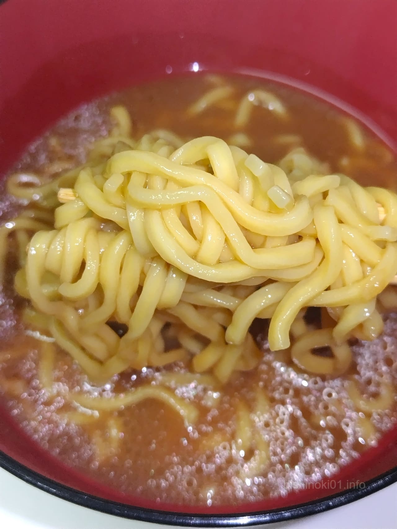 味噌のスープと超極太麺